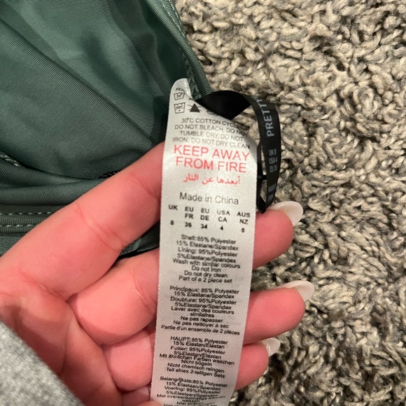 PrettyLittleThing Green Ruched Bikini Set - Picture 4 of 4